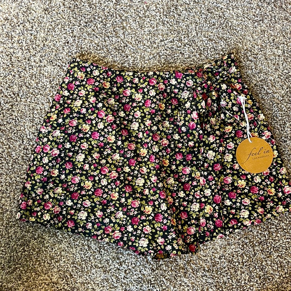 NWT Floral Print Skort